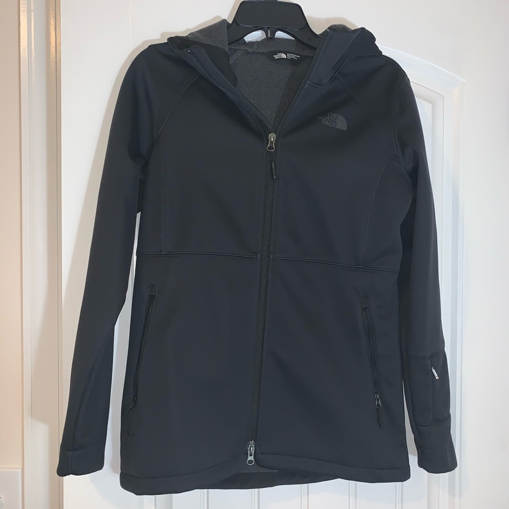 Women’s black North Face windwall jacket